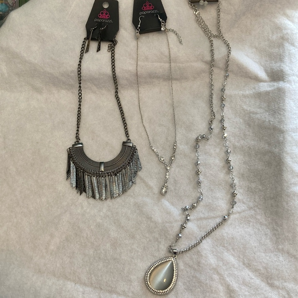 Paparazzi necklace bundle.